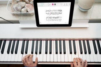 Piano lessons made easier with Tomplay